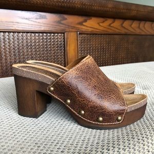 High heel clogs